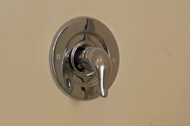 moen shower valve is hard to turn