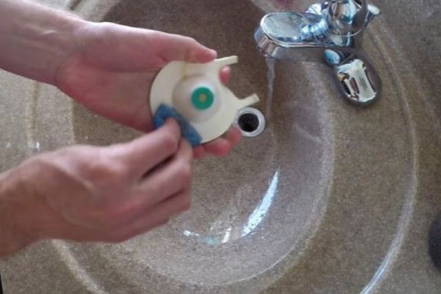 clean the flapper valve