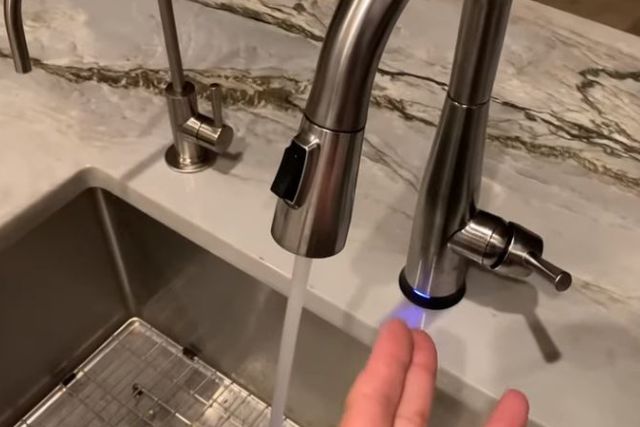 delta touch faucet blue light not working