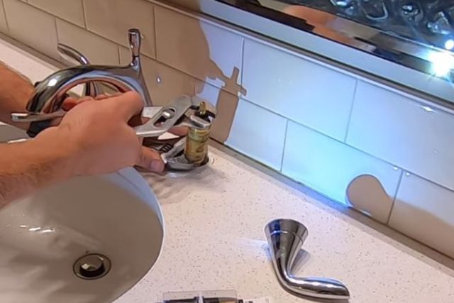 kohler faucet cartridge stuck
