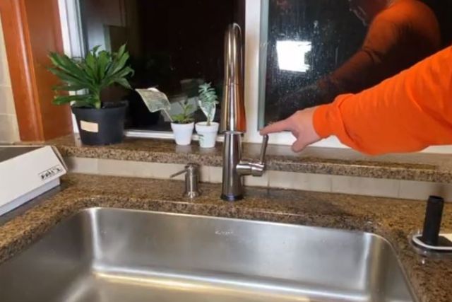 delta touch faucet no water