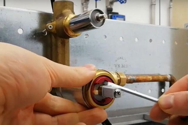 malfunctioning of the pressure-balancing valve